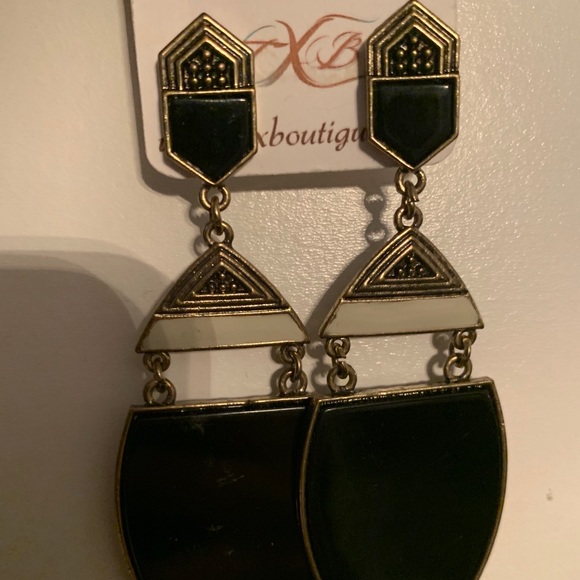 Black Earrings - Picture 1 of 1